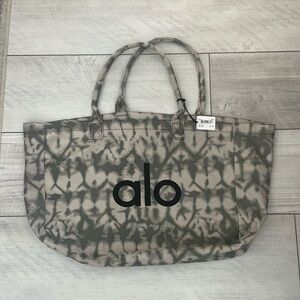 Alo tote bag NWT